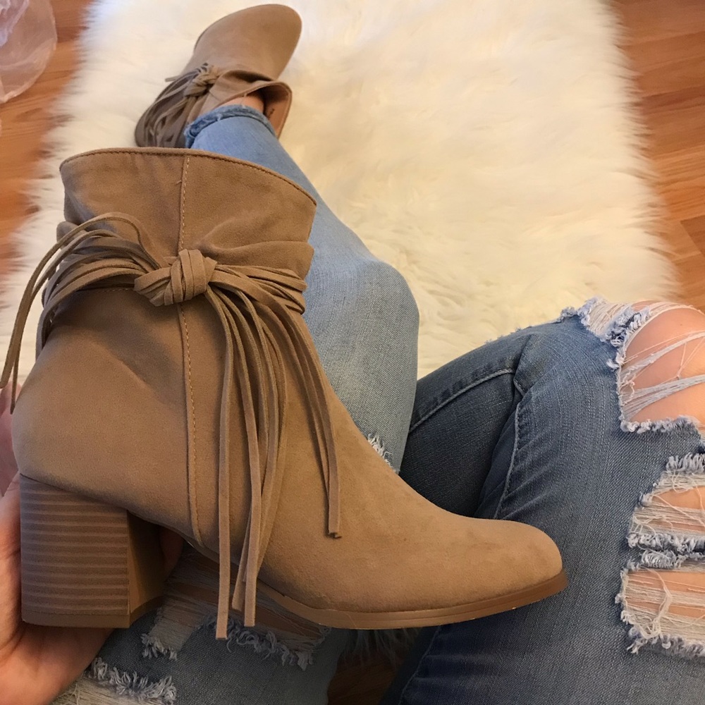 🆕 Lynn Taupe Side Bow Tassel Slouchy Boot - Picture 1 of 8